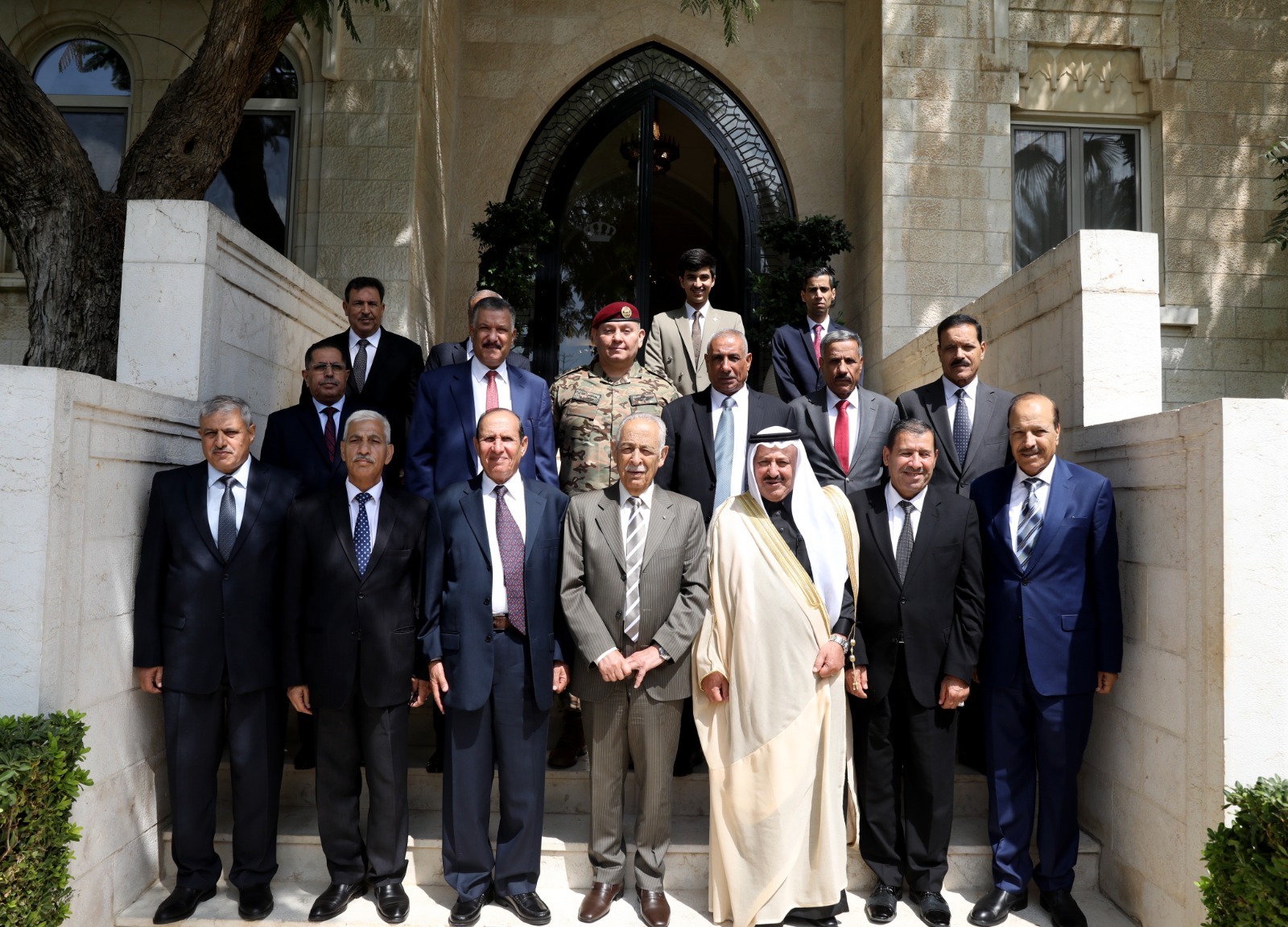 العيسوي يلتقي عددا من كبار الضباط المتقاعدين العسكريين