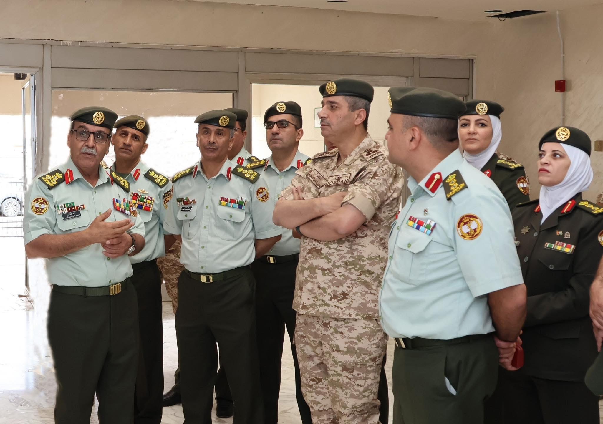 شاهد بالصور .. العميد الطبيب الحموري يتفقد المنصة والعيادة الإلكترونية  والمكتب الدولي