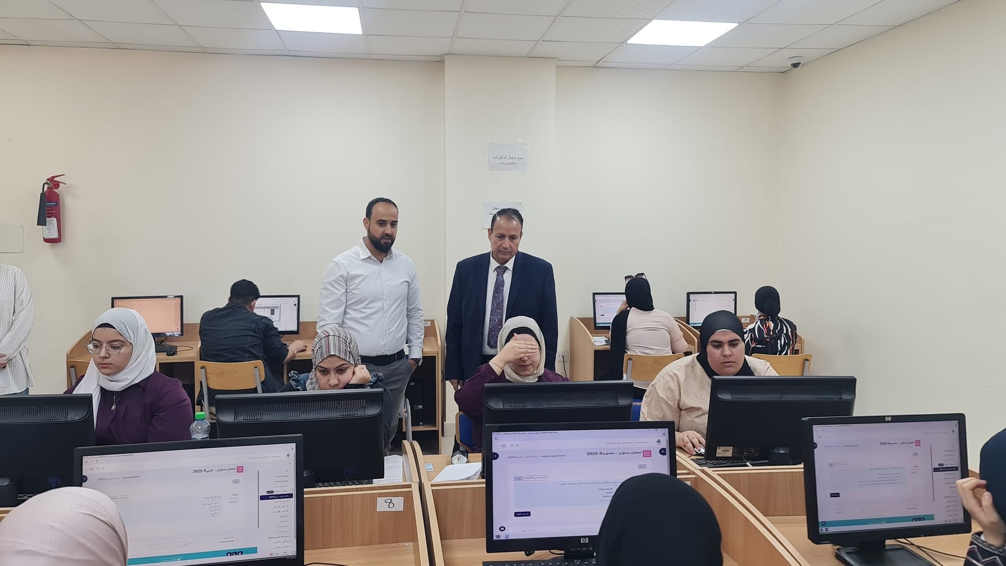 رئيس جامعة جدارا الدكتور حابس الزبون  يتفقد سير امتحانات المستوى .. شاهد الصور 