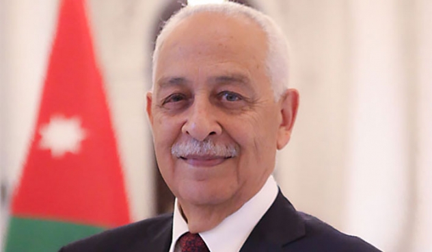 العيسوي ينقل تمنيات الملك وولي العهد بالشفاء للوزير استيتية