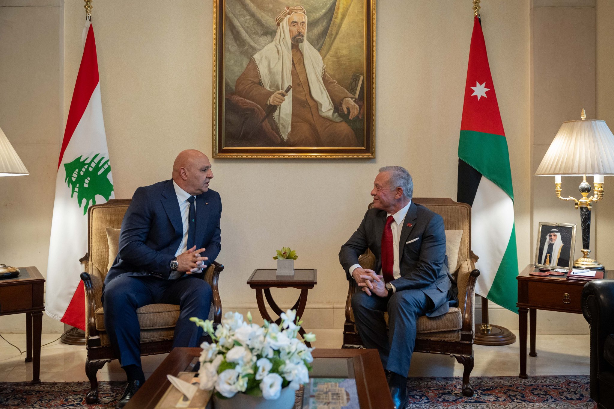 الملك والرئيس اللبناني يعقدان مباحثات في قصر بسمان